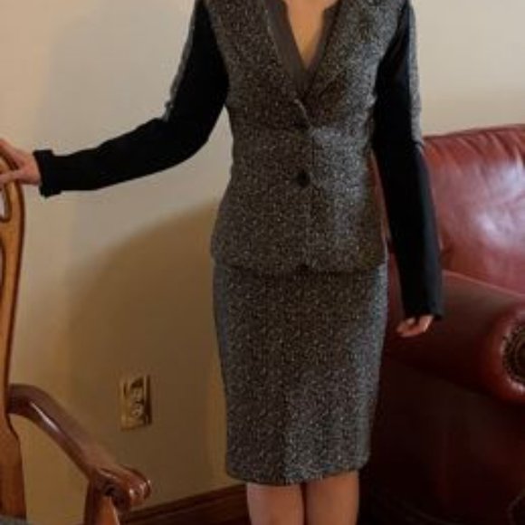 Gray and black suit - Picture 2 of 8